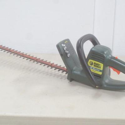 Lot 3047 - 18'' Black and Decker Hedge Trimmer