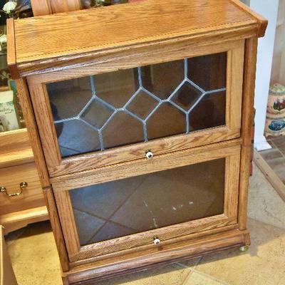 Amish Crafted Small Book Shelf with Glass Doors