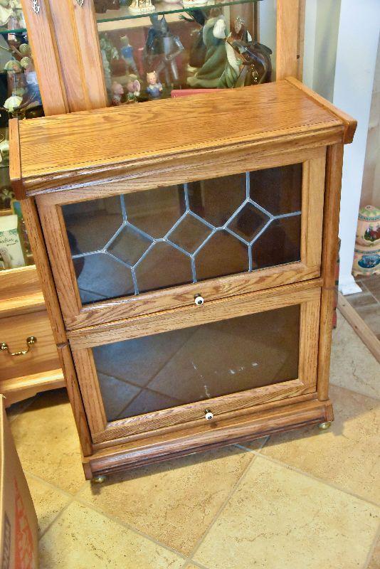 Amish Crafted Small Book Shelf With Glass Doors Estatesales Org