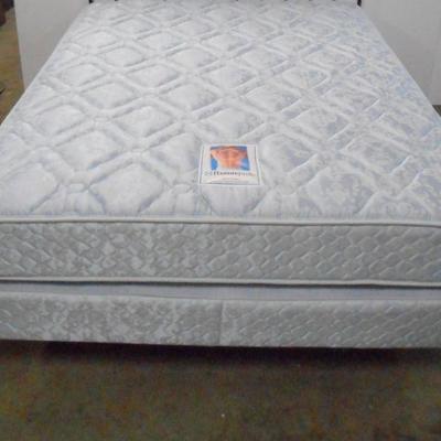 Lot 3002 - Sealy Posturepedic queen size mattress 
