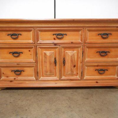 Lot 3014 - Thomasville 9 Drawer Dresser with Mirror