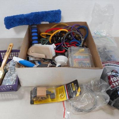 Lot 3062 - Misc Lot of Household Essentials 