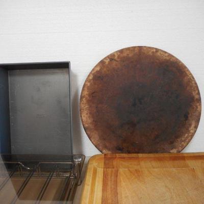 Lot 363 -  4 Piece Kitchen Lot / Nice Cutting Board