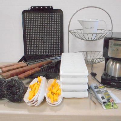 Lot 3066 - Misc Kitchen Items and Grill Tools 
