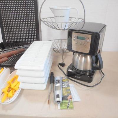 Lot 3066 - Misc Kitchen Items and Grill Tools 