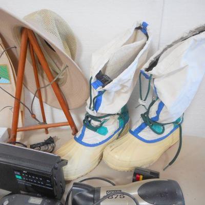Lot 3067 - Midst Lot of Radio Crafts Ladies Snow Boots Canon Camera