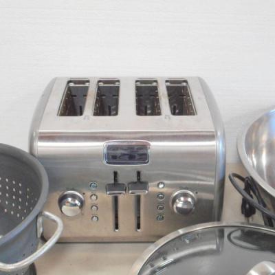 Lot 3069 - Misc Kitchen Items Toaster Strainer Bowl Skillet