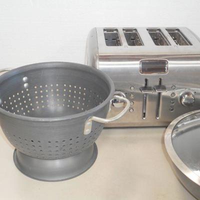 Lot 3069 - Misc Kitchen Items Toaster Strainer Bowl Skillet