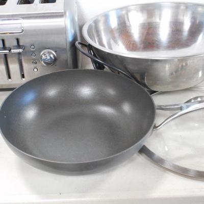 Lot 3069 - Misc Kitchen Items Toaster Strainer Bowl Skillet