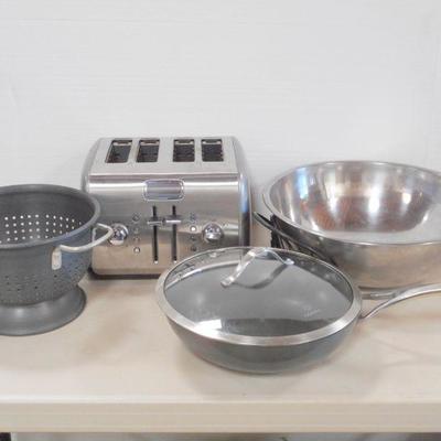 Lot 3069 - Misc Kitchen Items Toaster Strainer Bowl Skillet