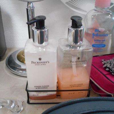 Lot 3071 - Misc Vanity Cosmetics