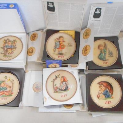 Lot 3072 - Lot of Vintage MJ HUMMEL GOEBEL Display plates