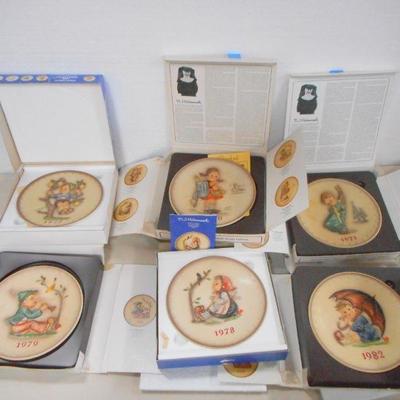 Lot 3072 - Lot of Vintage MJ HUMMEL GOEBEL Display plates
