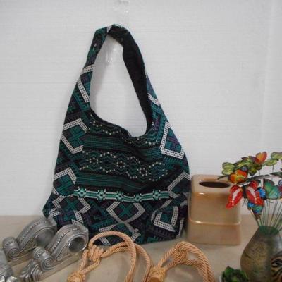 Lot 3083 - Assorted Home Decor Items