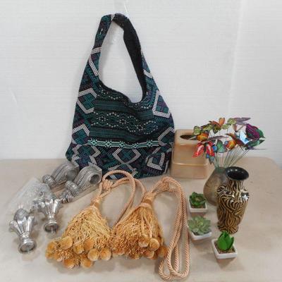 Lot 3083 - Assorted Home Decor Items