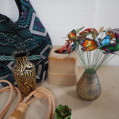Lot 3083 - Assorted Home Decor Items