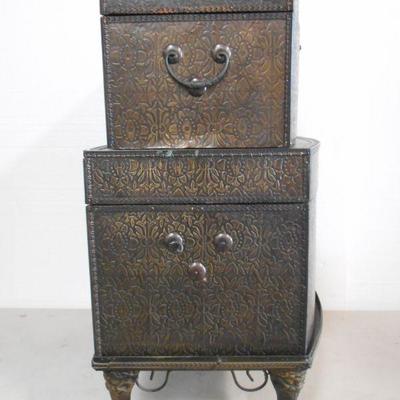 Lot 3089 - Two Piece Stackable Storage Chest