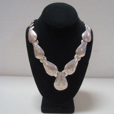 Lot 2033 - Sterling Silver 925 Necklace American Indian Motif 