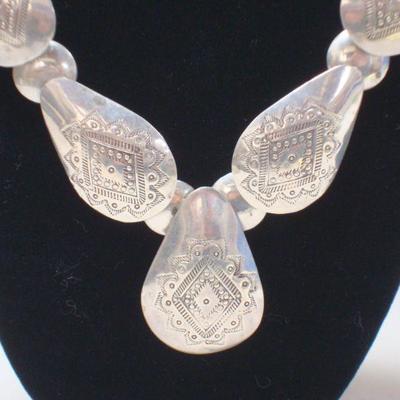 Lot 2033 - Sterling Silver 925 Necklace American Indian Motif 