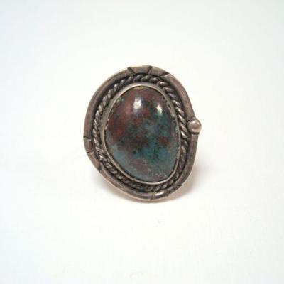 Lot 2049 - 925 Sterling Silver Ring with Turquoise 
