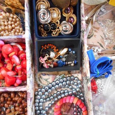 Lot 3091 - Jewelry Lot Watches Necklaces Brooches + Silver Findings