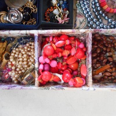 Lot 3091 - Jewelry Lot Watches Necklaces Brooches + Silver Findings