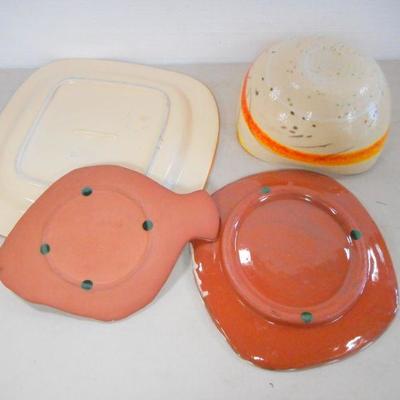 Lot 3097 - Assorted 4 Piece Lot of Ceramic Pottery Pieces