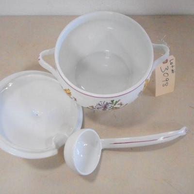 Lot 3098 - R B Bernarda Portugal Ceramic Tureen with Ladle 