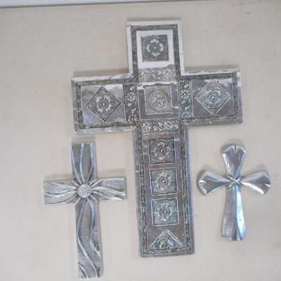 Lot 3106 - Group of 3 Aluminum Crosses