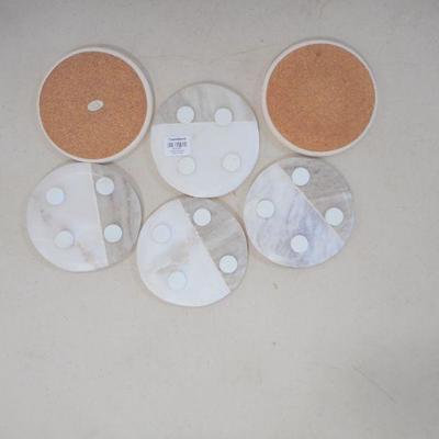 Lot 3108 - 4 Marble Drink coasters + 2 Crate and Barrel coasters