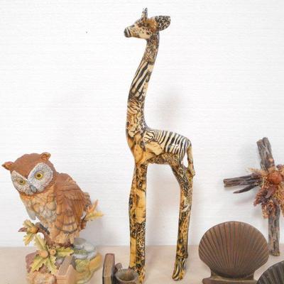 Lot 3109 - Home Decor Bookends + Wooden Figs