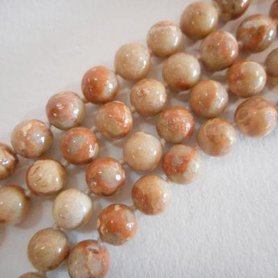 Lot 2052 - Stone Necklace with Frogs