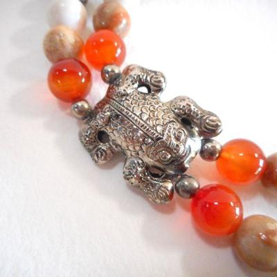 Lot 2052 - Stone Necklace with Frogs
