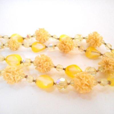 Lot 2058 - Adorable Yellow Vintage Two Strand Necklace