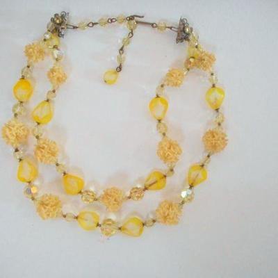 Lot 2058 - Adorable Yellow Vintage Two Strand Necklace