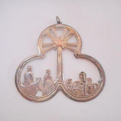 Lot 2060 - Lunt Sterling Towel Silversmith Christmas Medallion 