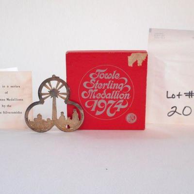 Lot 2060 - Lunt Sterling Towel Silversmith Christmas Medallion 