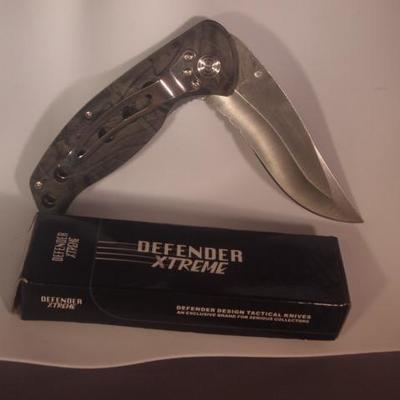 two Defender Xtream Pocket Knives  1066