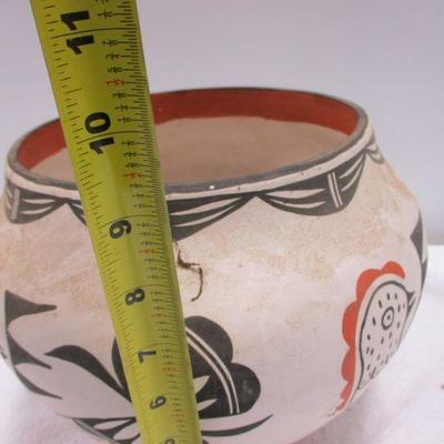 Lot 26 - Native American Pottery Vase