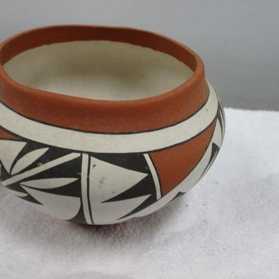 Lot 57 - Native American Pottery Acoma NM