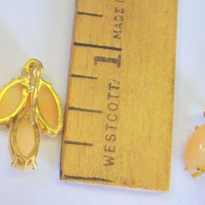 Lot 2074 - 18 kt Matching Earrings 2 Diamonds Rose Quartz? Stone 4.6 grams