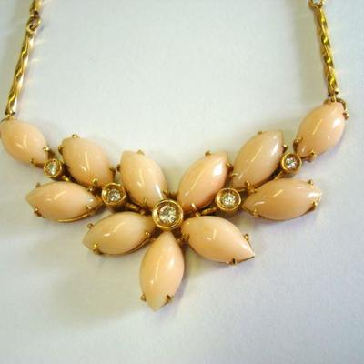Lot 2075 - 18kt 5 Diamonds and Rose Quartz (?) Stones 15.3 Grams Necklace