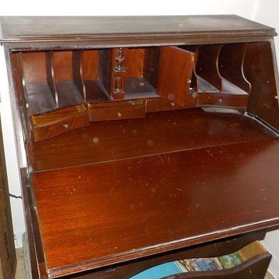 Chippendale, Desk with slant front.