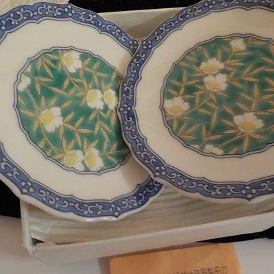 Japanese hand painted dishes. (4)
