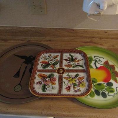Collection of Vintage Enamel and Painted Metal Decorated Ware 14