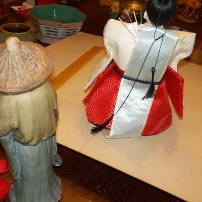 2 Asian dolls .