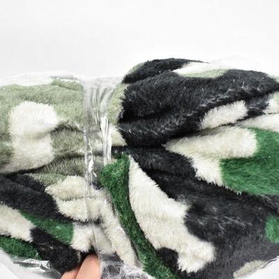 Mainstays Queen Super Soft Plush Bed Blanket, Green Camouflage - 90