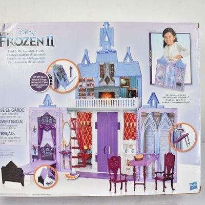 Disney Frozen2 Portable Arendelle Castle Dollhouse, Damaged Box $50 Retail - New