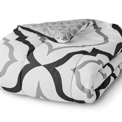 Mainstays Savoy Trellis Reversible Comforter Set, King, $45 Retail - New