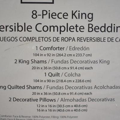 Mainstays Savoy Trellis Reversible Comforter Set, King, $45 Retail - New